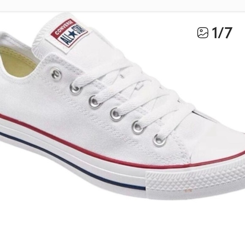 Converse Chuck Taylor All Star Low Top Sneakers. Size 8